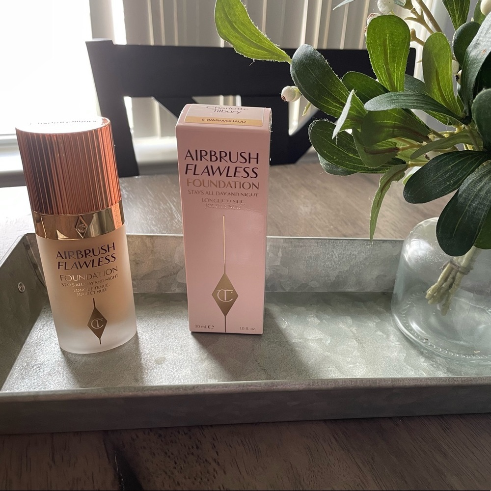 CHARLOTTE Tilbury Airbrush Flawless Foundation